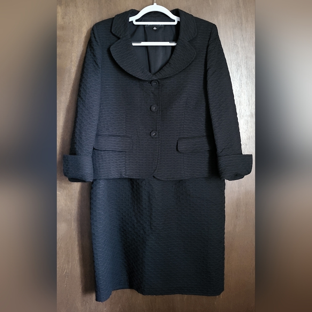 Euc Albert Nipon Textured Jacket And Dress Suit - image 1